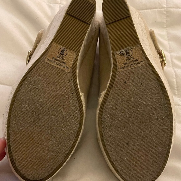 Lace Wedges - Picture 5 of 5